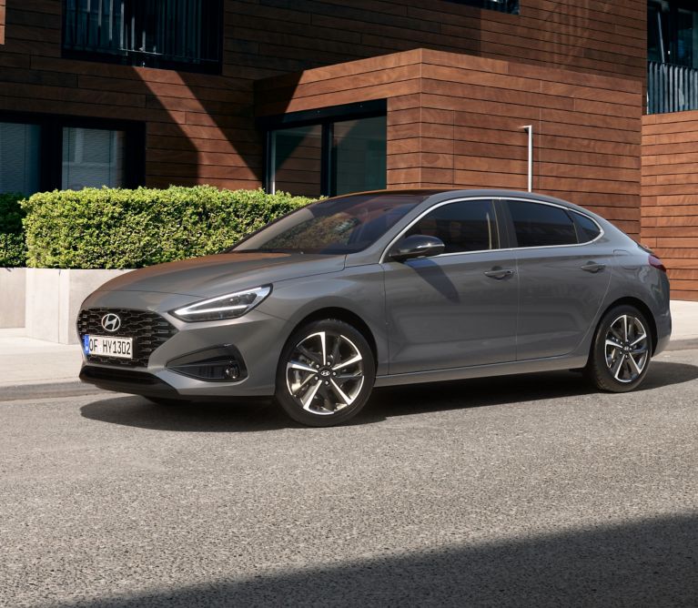 Hyundai i30 opäť najpredávanejší. S MY26 skončí fastback aj atmosférický 4-valec.