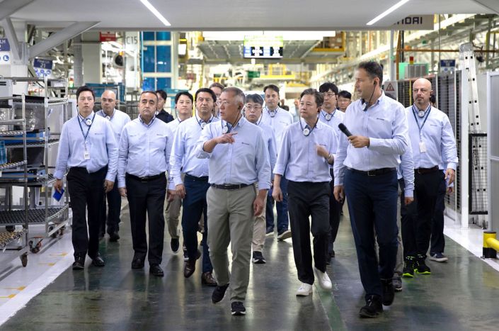 Hyundai Motor Group Executive Chair Euisun Chung Visits Hyundai Motor Türkiye to Review IONIQ 3 Production Readiness