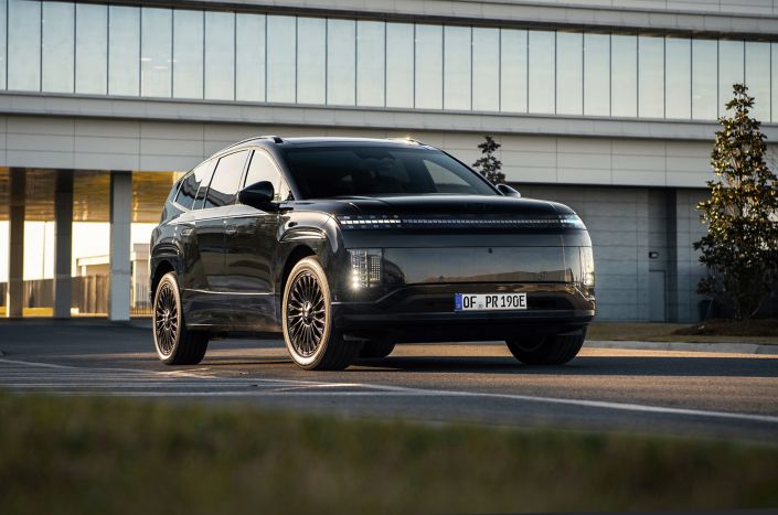 Award-Winning Hyundai IONIQ 9 Rewrites the Flagship Rulebook with New Calligraphy Black Ink