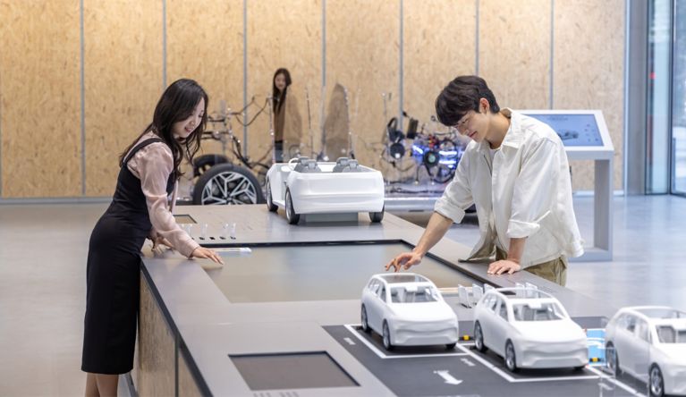 UX Studio Seoul – designing customer-focused mobility solutions.