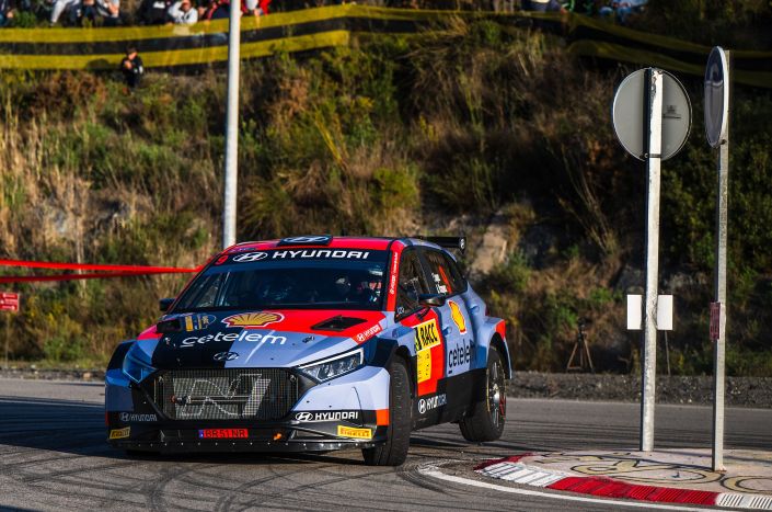 Hyundai triunfa en Salou y López acaba en el podio