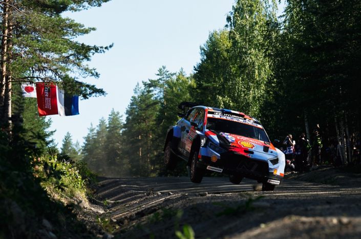 Rally de Finlandia: Hyundai Motorsport mantiene su determinación tras un viernes lleno de incidentes