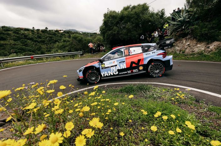 Rally Islas Canarias: Los héroes locales Dani Sordo y Cándido Carrera, los mejores del resto en una exigente jornada inaugural para el Hyundai Shell Mobis World Rally Team