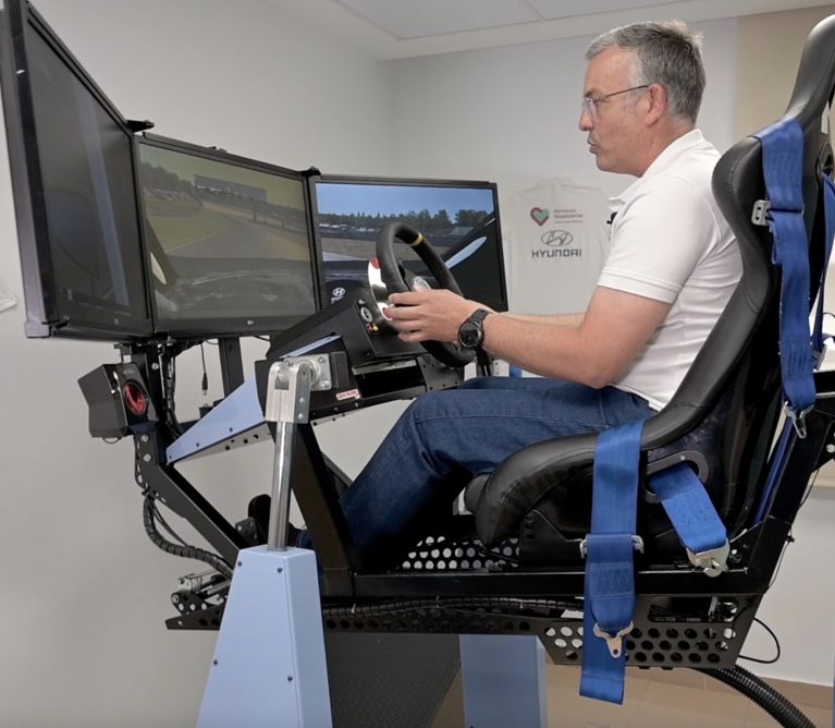 El simulador de conducción de Hyundai Motor España revoluciona la  rehabilitación de los pacientes de la Unidad de Daño Cerebral del Hospital  Beata María Ana
