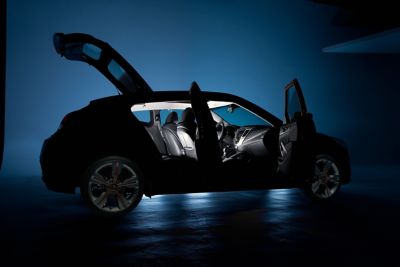Hyundai Veloster, twéé portieren aan passagierszijde.
