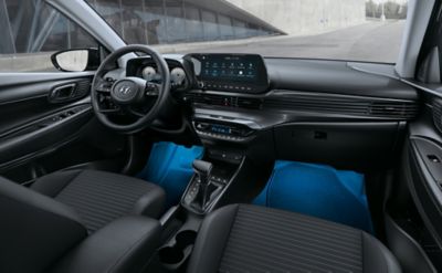 La Hyundai i20 avec éclairage dans l'habitacle.