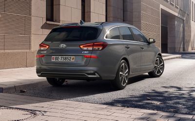 Hyundai i30 vista da dietro.