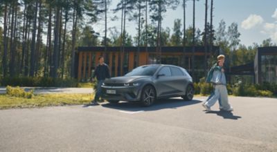 Hyundai IONIQ 5 parcheggiata