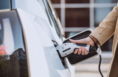 Ładowanie samochodu elektrycznego
