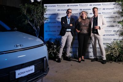 Tre rappresentati della concessionaria Hyundai Mondo Auto ad un evento