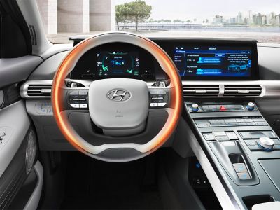 Pohled na vyhřívaný volant zcela nového Hyundai Nexo.