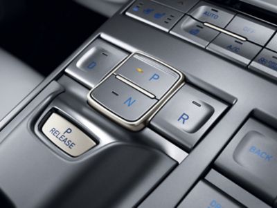 Photo showing the shift by-wire buttons in the centre console of the Hyundai Nexo.