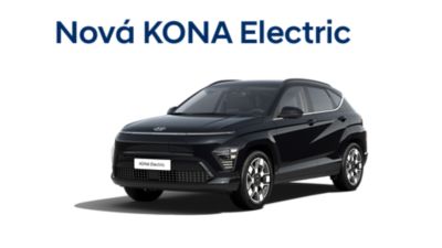 Hyundai KONA Electric jedoucí po okresní silnici.