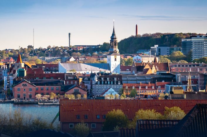 Blick auf die dänische Seestadt Aalborg.