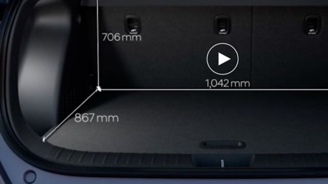 Das Video zeigt den geräumigen Kofferraum des Hyundai KONA Electric.