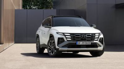 Hyundai TUCSON Hybrid.