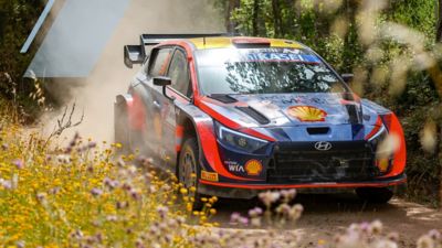 WRC bil i løp. Foto