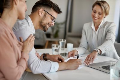 Osoba podpisująca umowę.