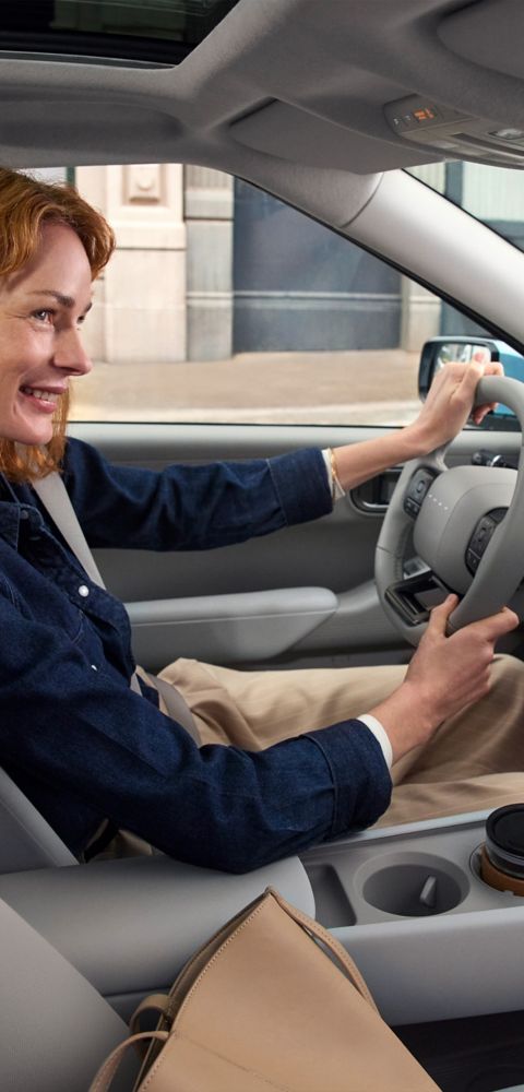 Förarplatsen i Hyundai IONIQ 3.