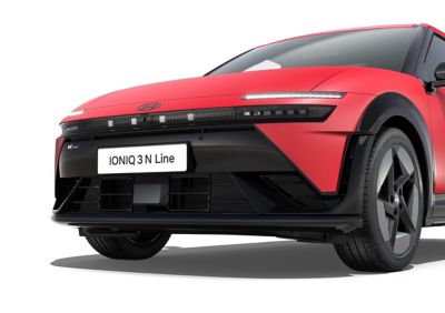 Röd Hyundai IONIQ 3 N Line sedd framifrån.