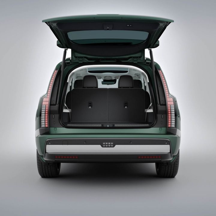Animation showing 2494 litres of cargo capacity with 2nd and 3rd rows flat in the Hyundai IONIQ 9.