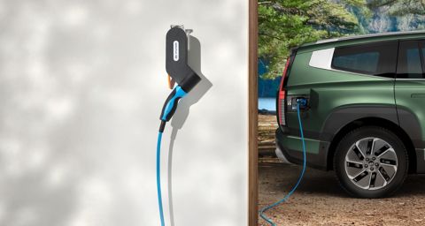 Hyundai IONIQ 9 Charging cable mode 3 and Mobility dock accessories.