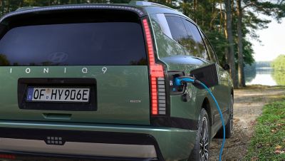 Hyundai IONIQ 9 Charging cable mode 3 accessory.