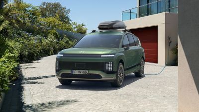 Hyundai IONIQ 9 with mounted Roof box transport accessory.