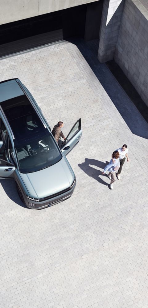 Top view of the IONIQ 9 with 6 people getting out of the car.