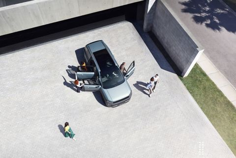Top view of the IONIQ 9 with 6 people getting out of the car.