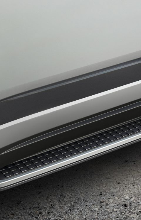 Hyundai IONIQ 9 with styling accessory Side steps, sporty.