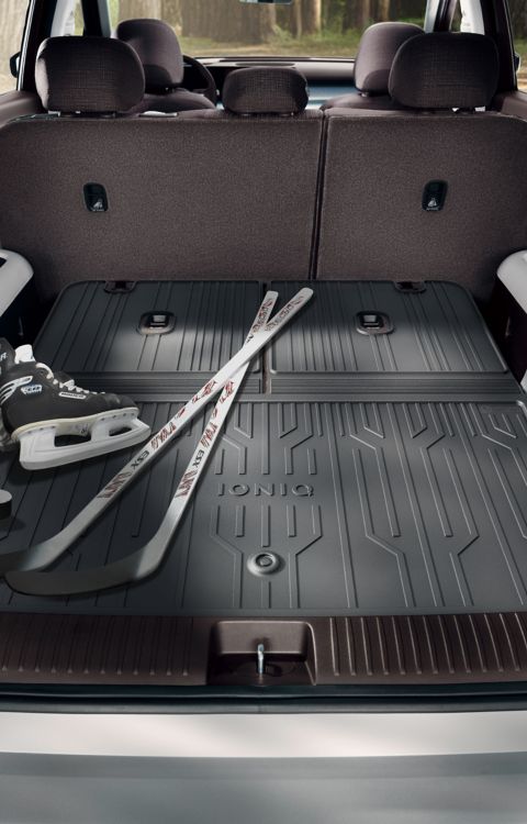 Hyundai IONIQ 9 Trunk liner with extension protection accessories.
