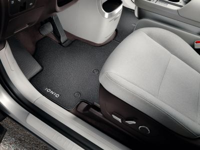 Hyundai IONIQ 9 Textile floor mats protection accessory.
