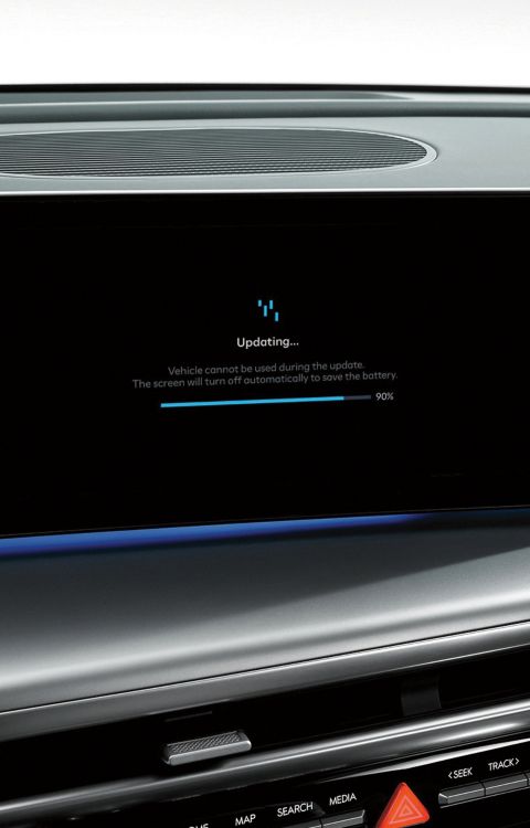 Wireless software update on the centre screen of the IONIQ 9 