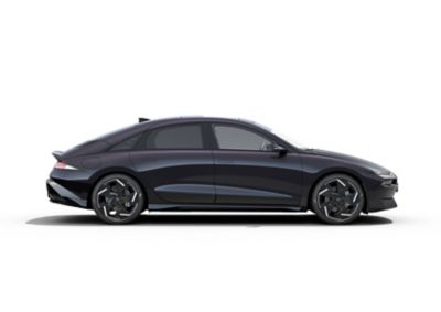 Vue de profil de la berline électrique Hyundai IONIQ 6.