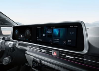 Hyundai IONIQ 6 avec diffusion de musique en continu sur l'écran tactile du système d'infodivertissement.