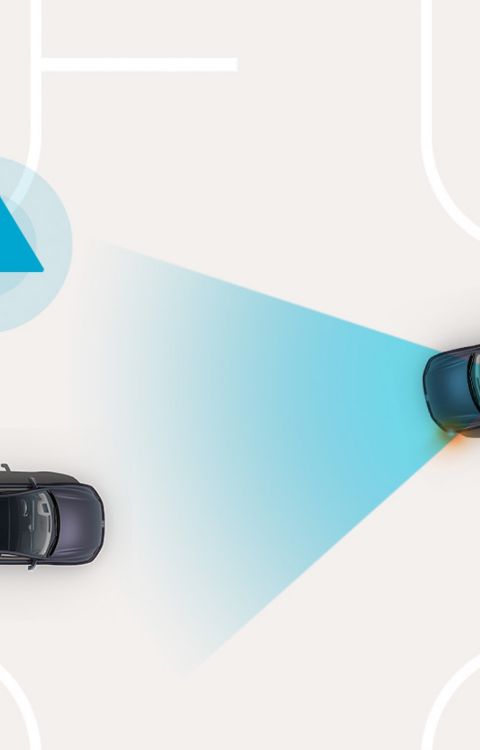 Forward Collision-Avoidance Assist: Hyundai IONIQ 6 warns of a potential collision at an intersection and initiates avoidance support.