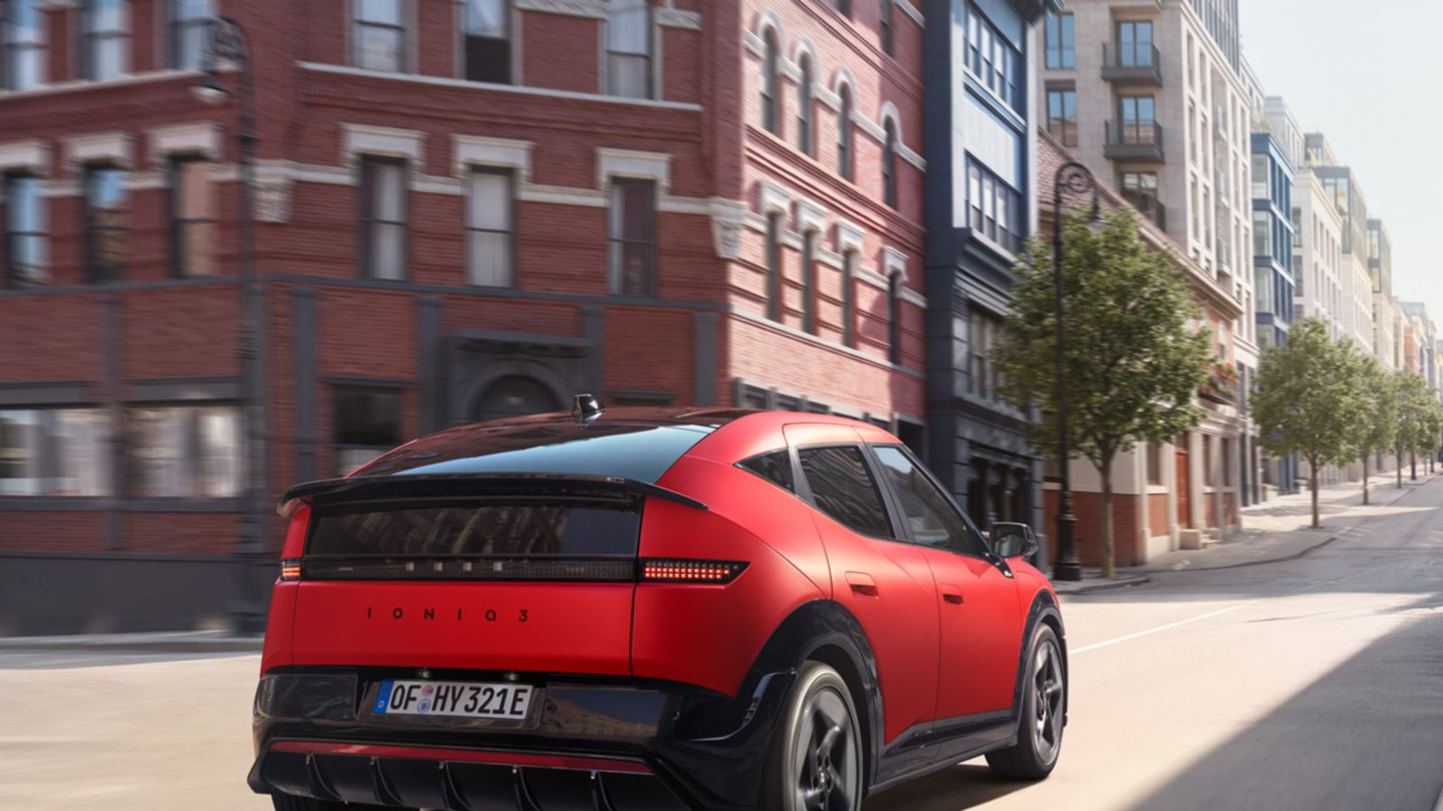 IONIQ 3 projíždějící městem