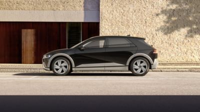 Hyundai IONIQ 5 med 19-tommers Yangju lettmetallfelger. Foto 