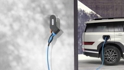 Charging cable, Mode 3, connecting SANTA FE and mobility dock on household socket.