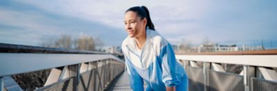 Immagine di Hyundai i20 WRC che corre su uno sterrato