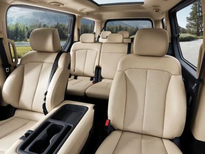 Hyundai STARIA Hybrid Premium çok amaçlı aracın iç tasarımı.